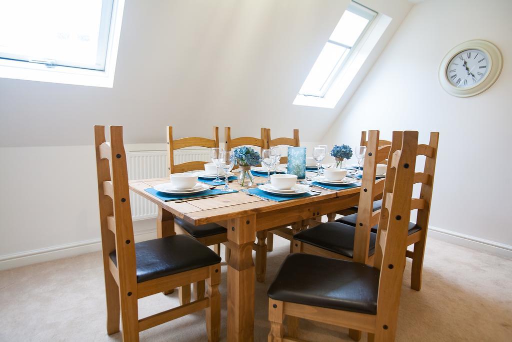 Comfortable Town Centre Apartments, Free Parking, Sleeps Up To 8 Apartment *