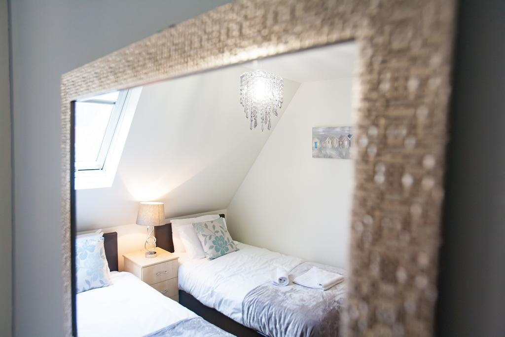 Apartment Comfortable Town Centre Apartments, Free Parking, Sleeps Up To 8