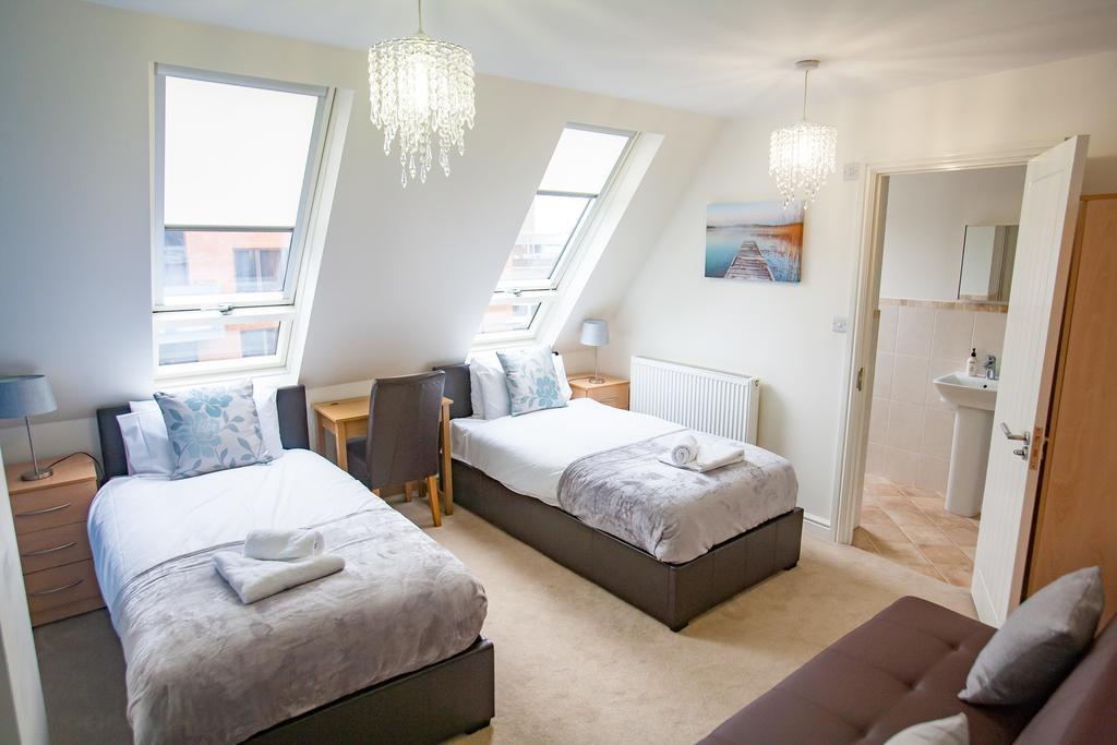Apartment Comfortable Town Centre Apartments, Free Parking, Sleeps Up To 8 *