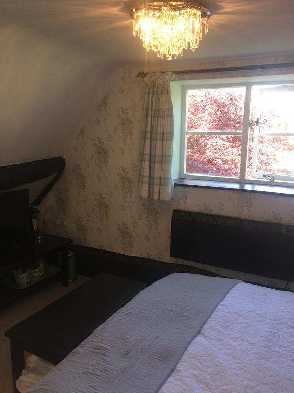 The Three Horseshoes Annex 4*
