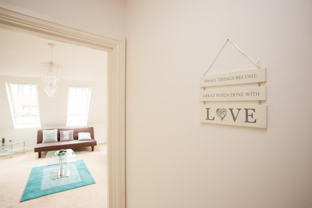 Comfortable Town Centre Apartments, Free Parking, Sleeps Up To 8 Apartment *