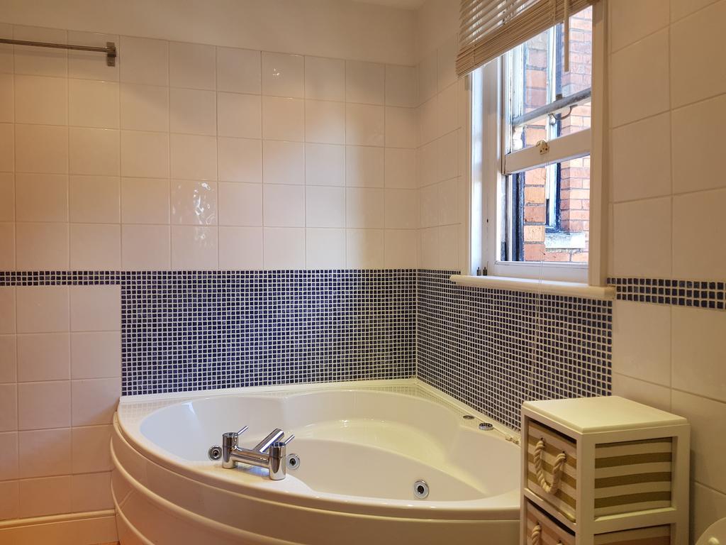 Bath Road Apartment