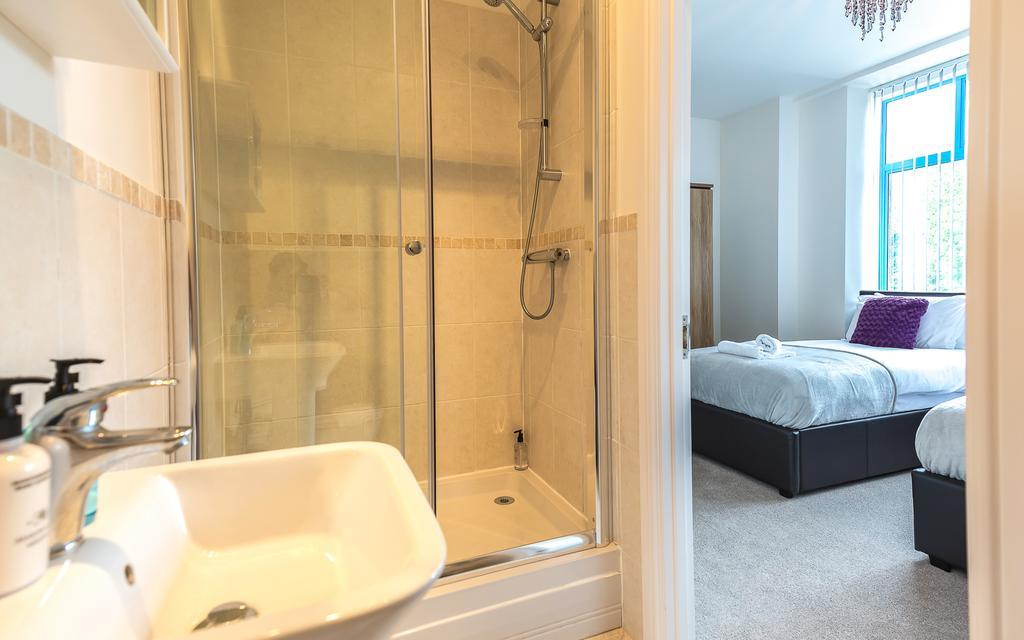 Apartment Comfortable Town Centre Apartments, Free Parking, Sleeps Up To 8 *