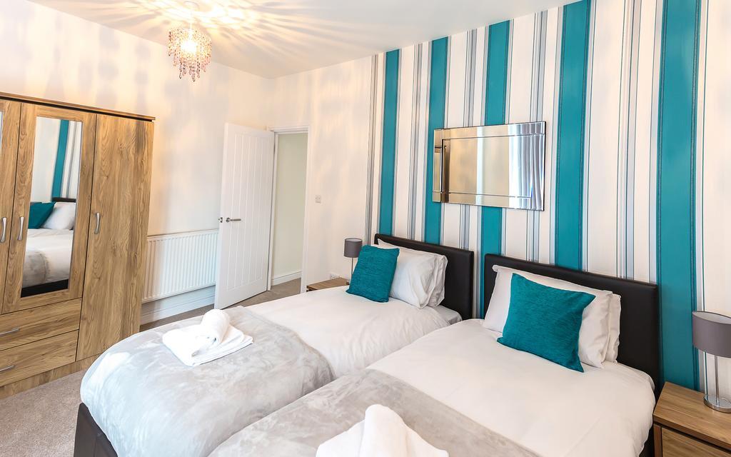 Apartment Comfortable Town Centre Apartments, Free Parking, Sleeps Up To 8