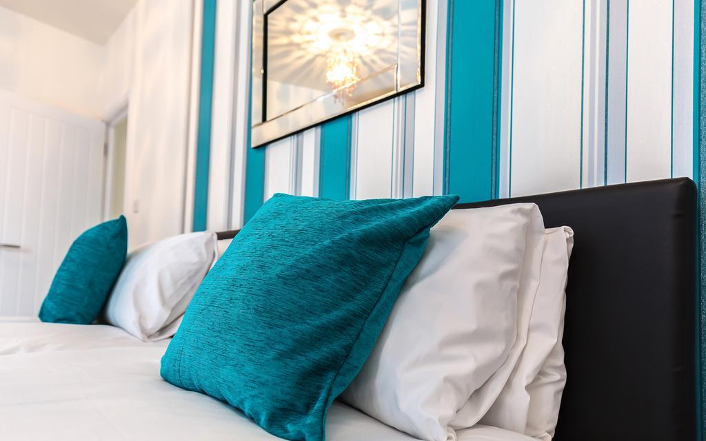 Comfortable Town Centre Apartments, Free Parking, Sleeps Up To 8 Apartment