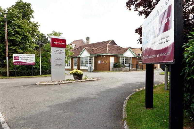 Hotel Mercure East And