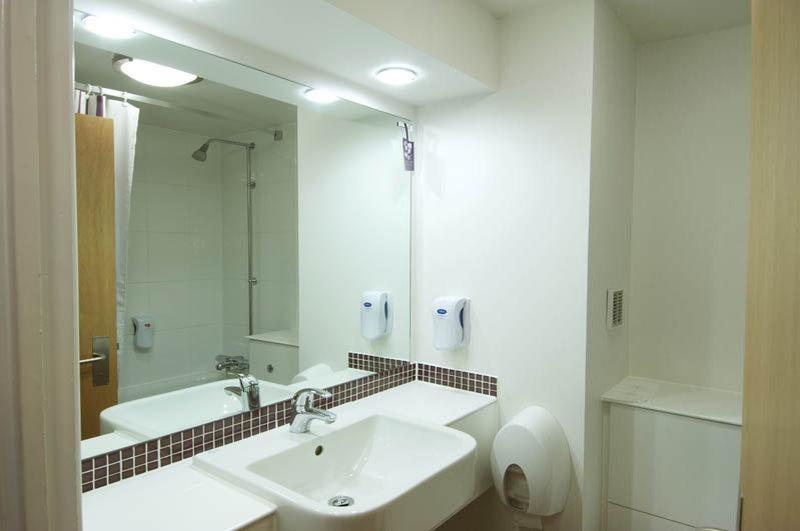 Premier North Khách sạn Swindon