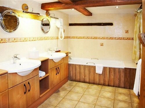 Red Lion 4* Swindon