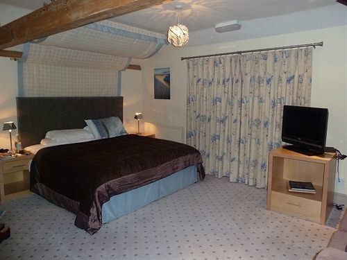 The Highworth 3*