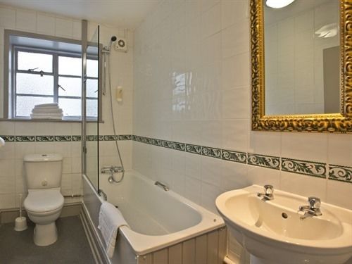 The Goddard Arms 3* Swindon