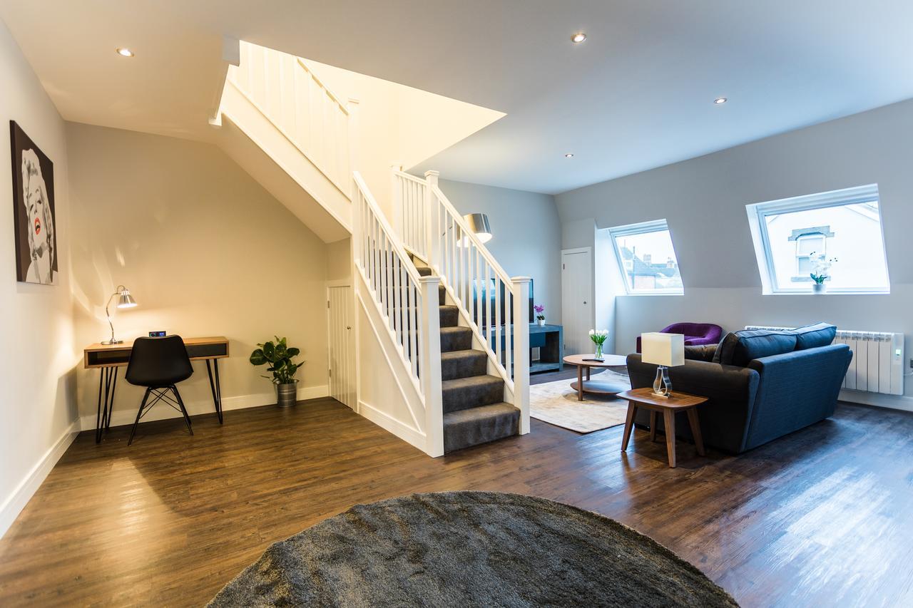 Life Serviced - Old Town Apartment