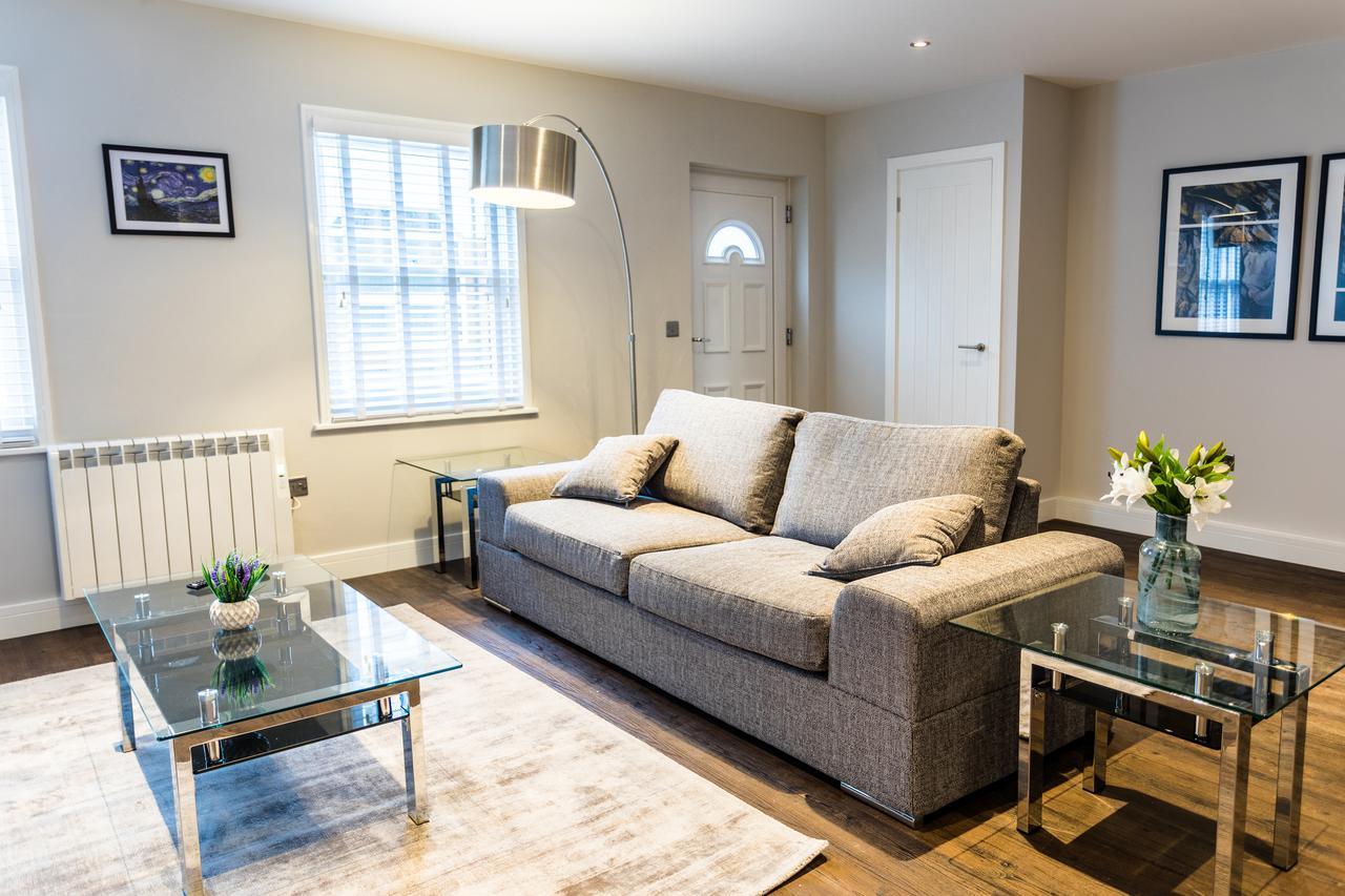 Life Serviced - Old Town * Swindon