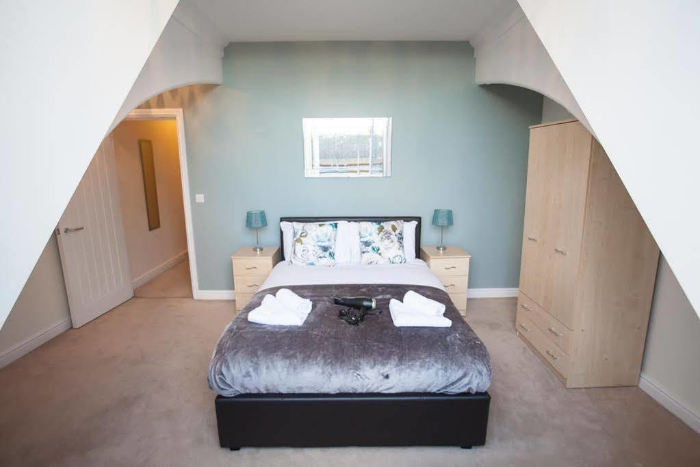 Hamilton Grace - Wessex Court Hotel