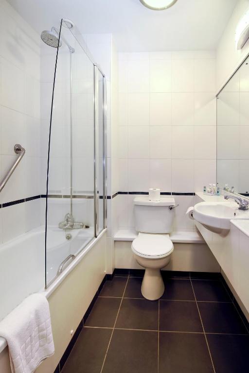 Hotel South Marston And Leisure Club 3*