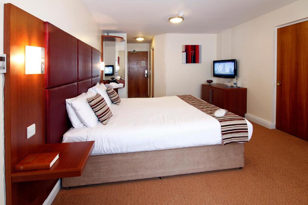 South Marston And Leisure Club 3*