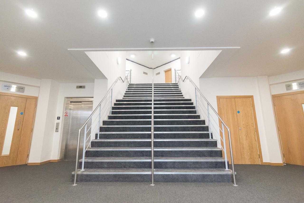 Comfortable Modern In Swindon, Free Parking Sleeps Up To 5 * Swindon