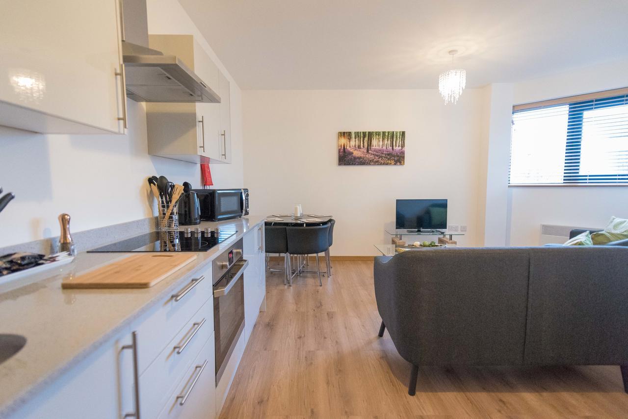 Comfortable Modern In Swindon, Free Parking Sleeps Up To 5 Swindon