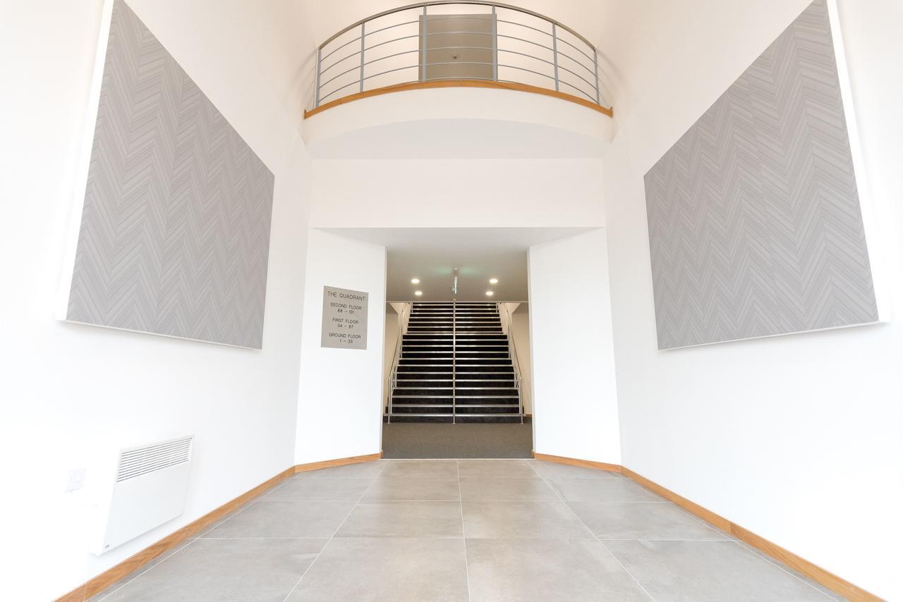 Comfortable Modern In Swindon, Free Parking Sleeps Up To 5