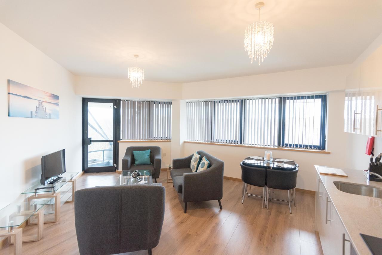 Apartment Comfortable Modern In Swindon, Free Parking Sleeps Up To 5 *
