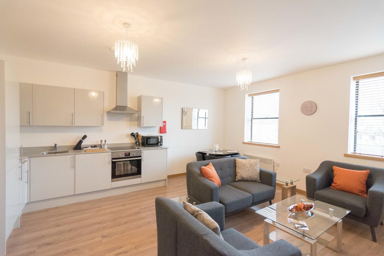 Apartment Comfortable Modern In Swindon, Free Parking Sleeps Up To 5
