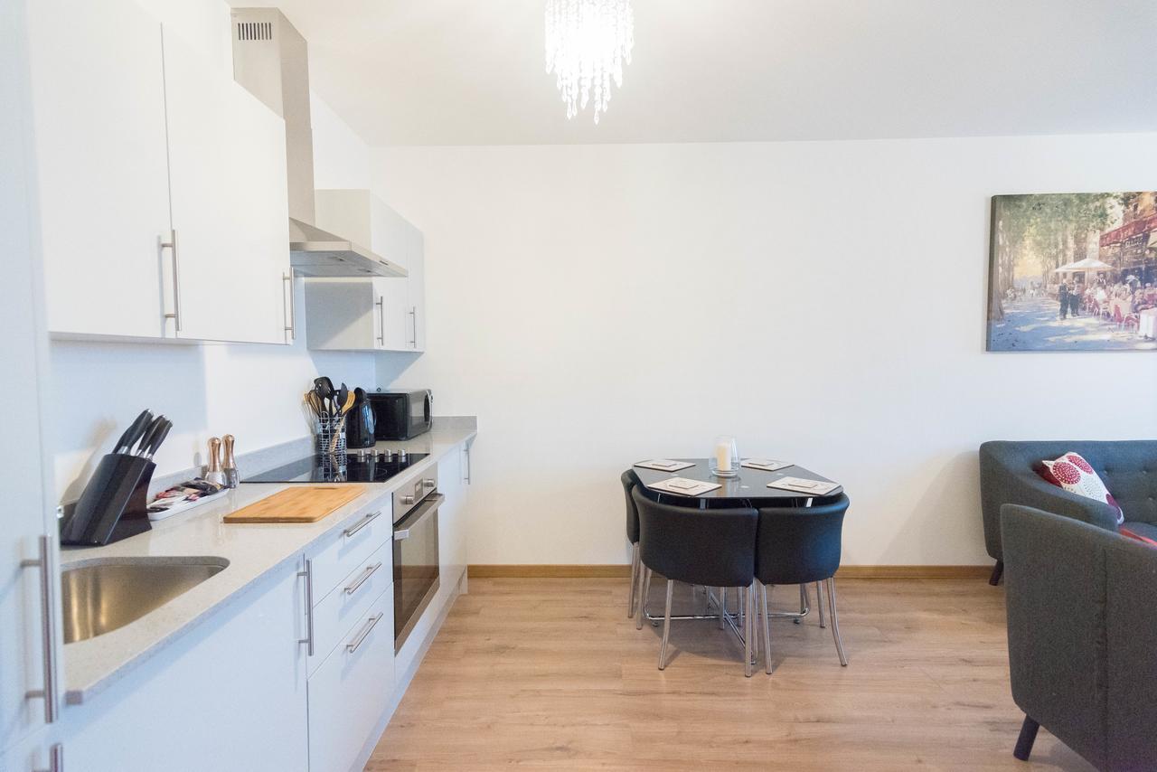 Comfortable Modern In Swindon, Free Parking Sleeps Up To 5 Apartment *