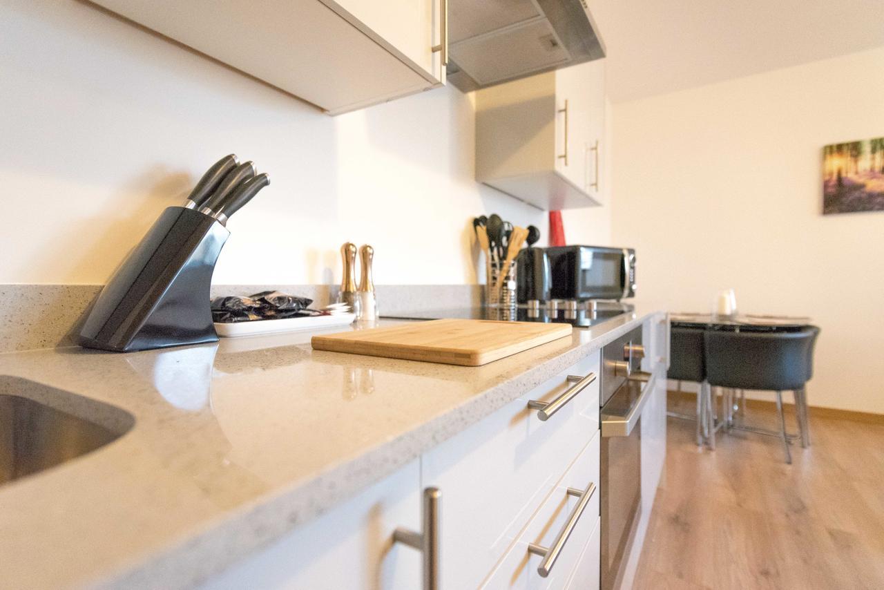 Comfortable Modern In Swindon, Free Parking Sleeps Up To 5 Apartment *