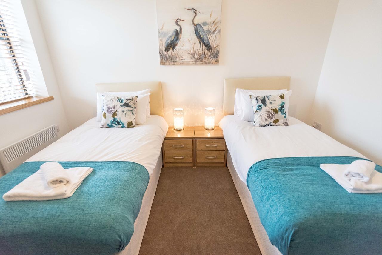 Comfortable Modern In Swindon, Free Parking Sleeps Up To 5 Apartment Swindon