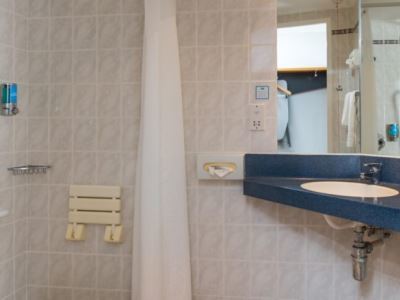 Express West By Ihg Hotel 3*