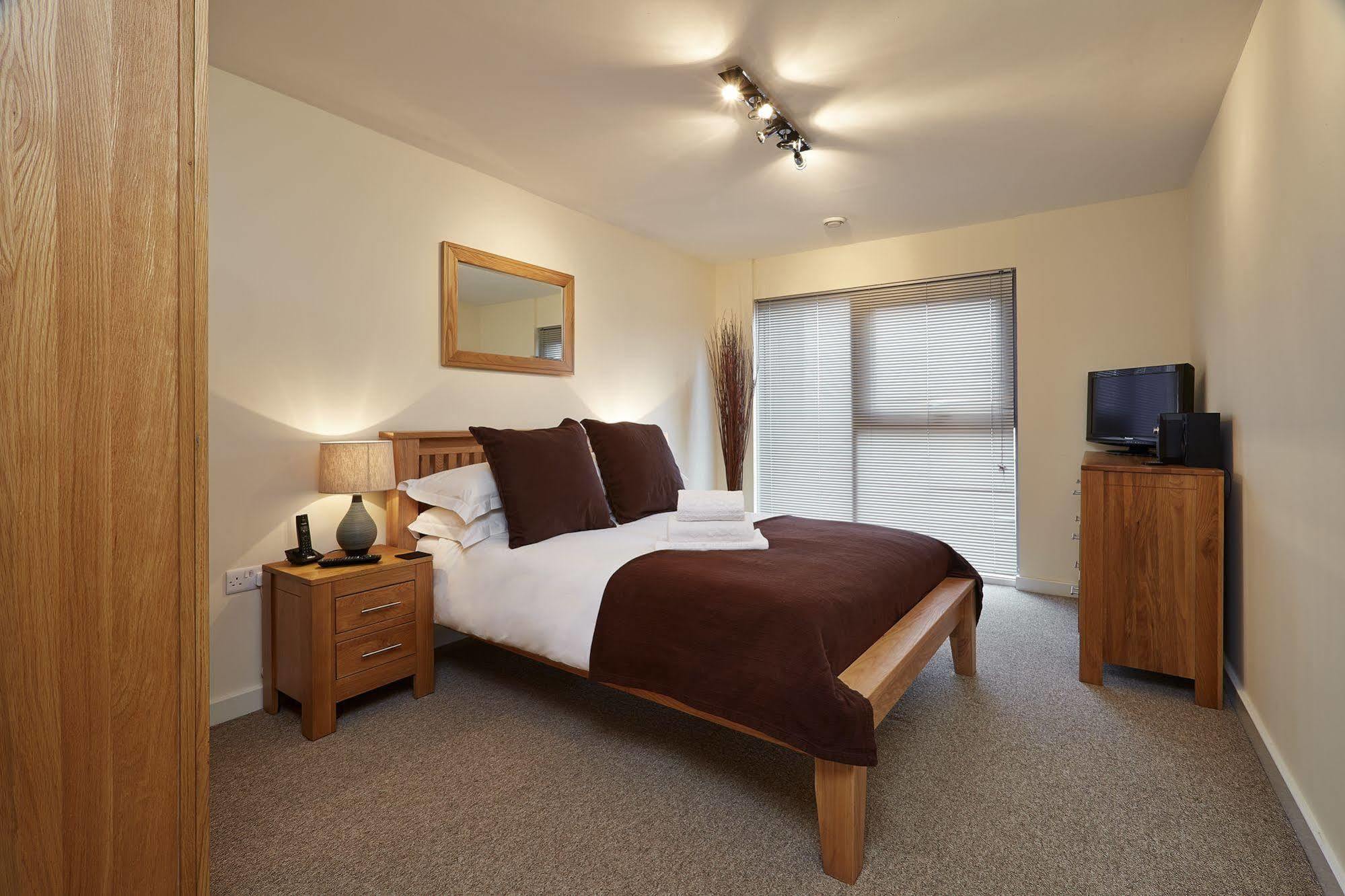 The Paramount, Apartment