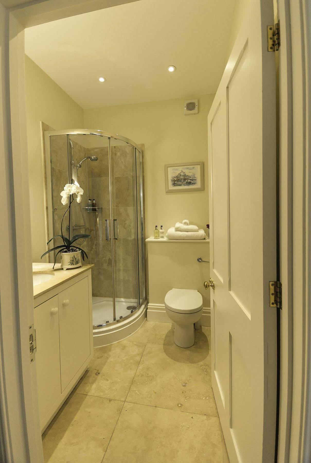 Bed & Breakfast Overtown Manor Swindon