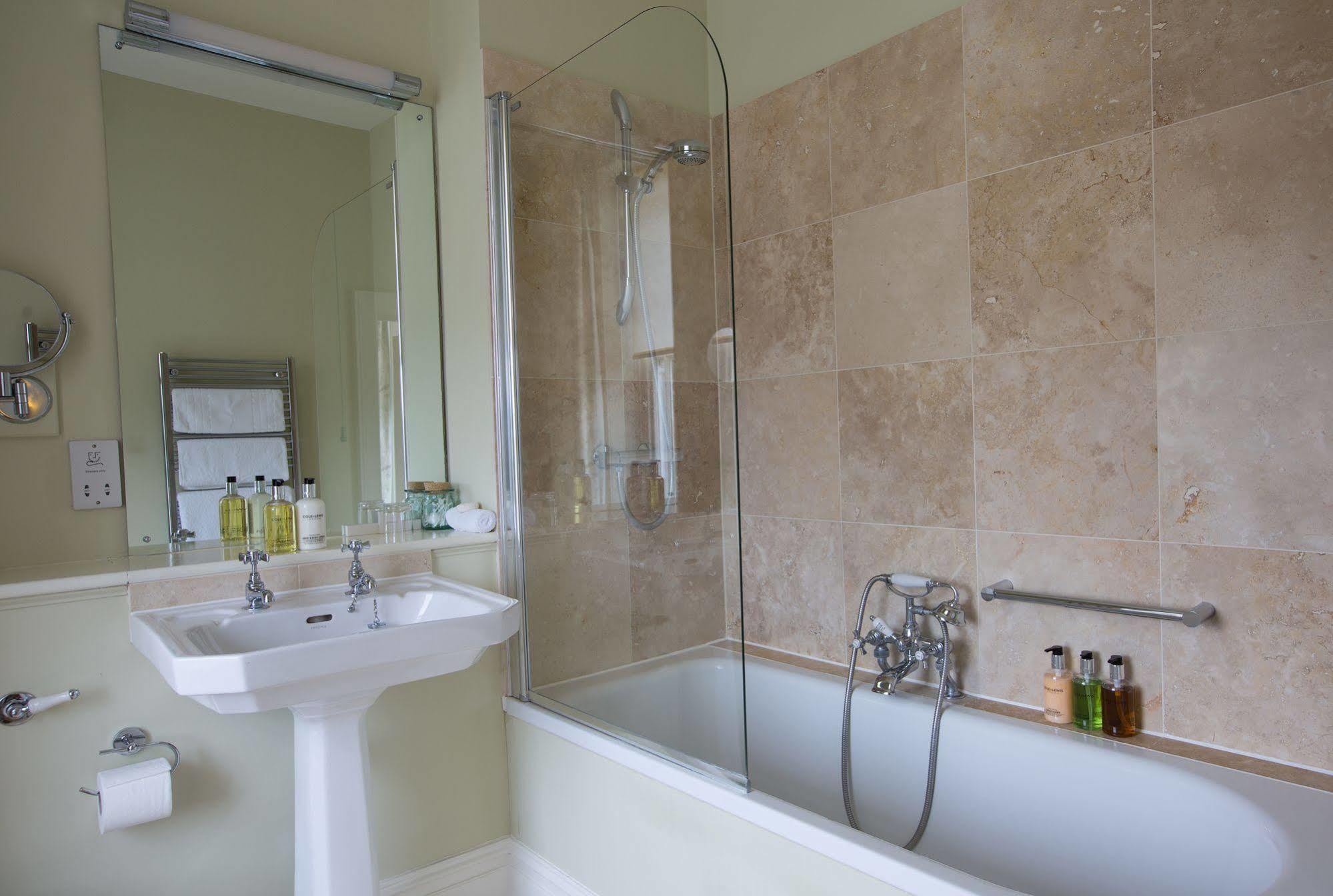 Bed & Breakfast Overtown Manor Swindon