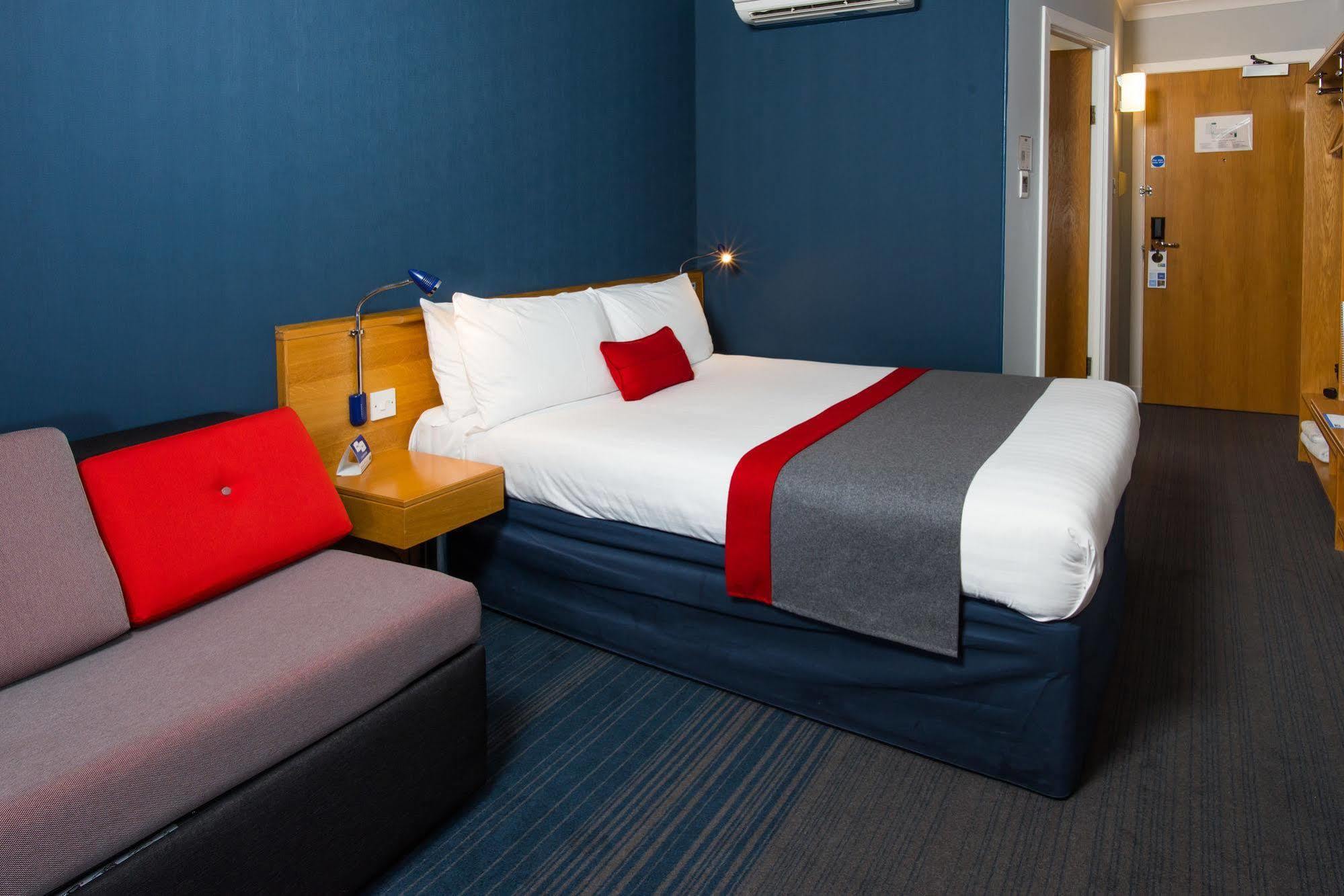 Hotel Express West By Ihg 3*