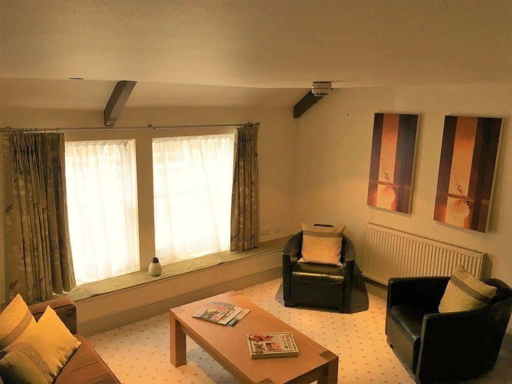 The Highworth 3*