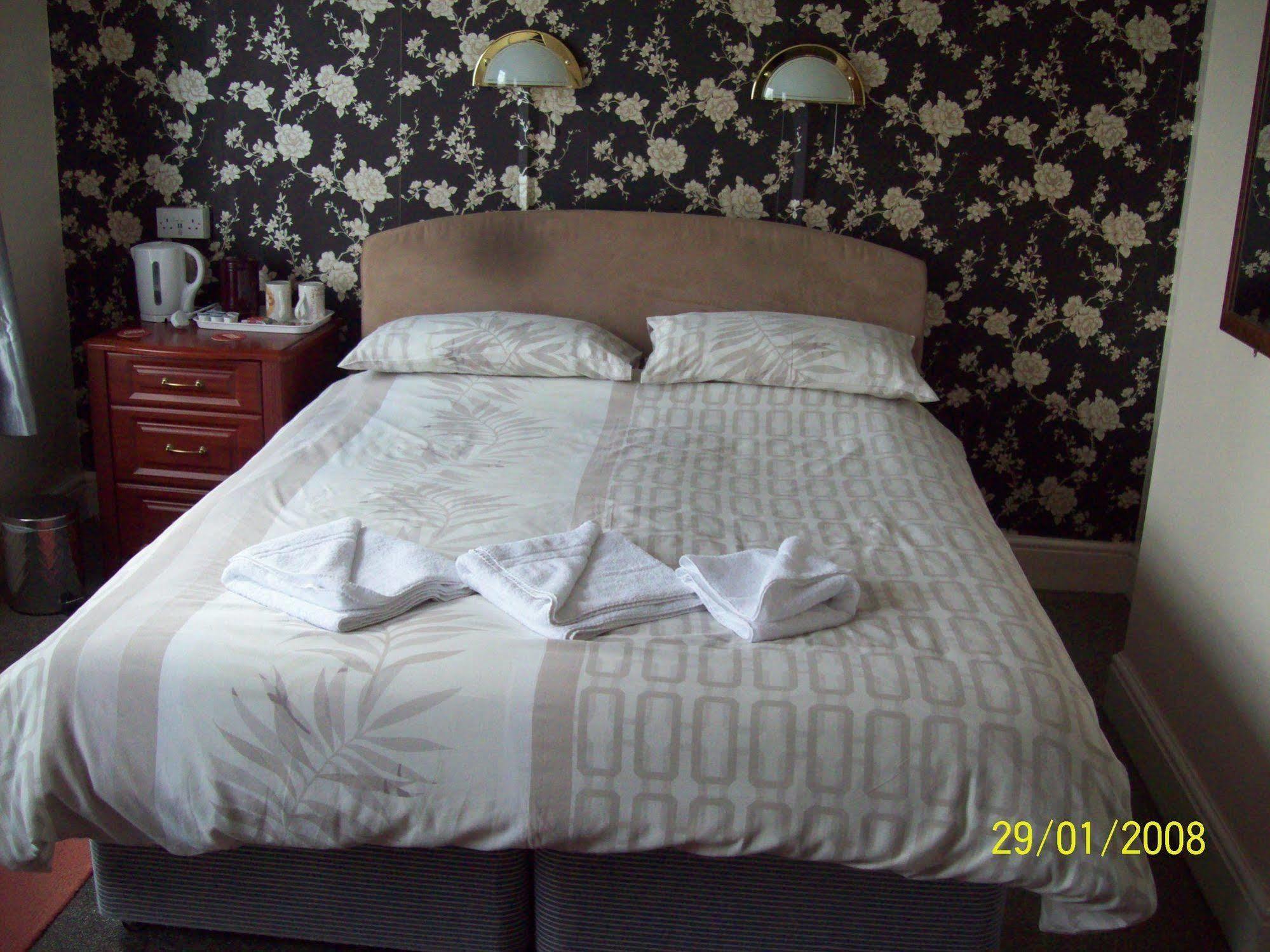 The Crown 3*
