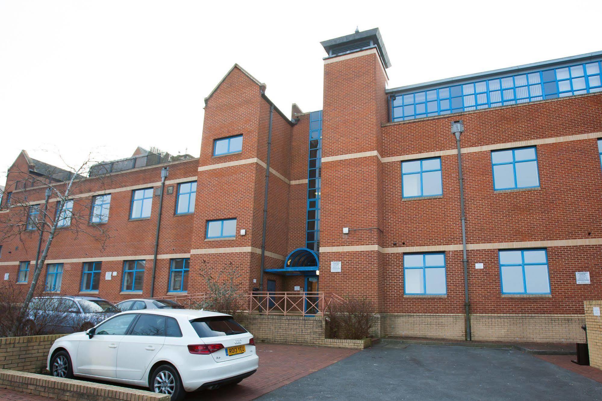Hamilton Grace - Wessex Court