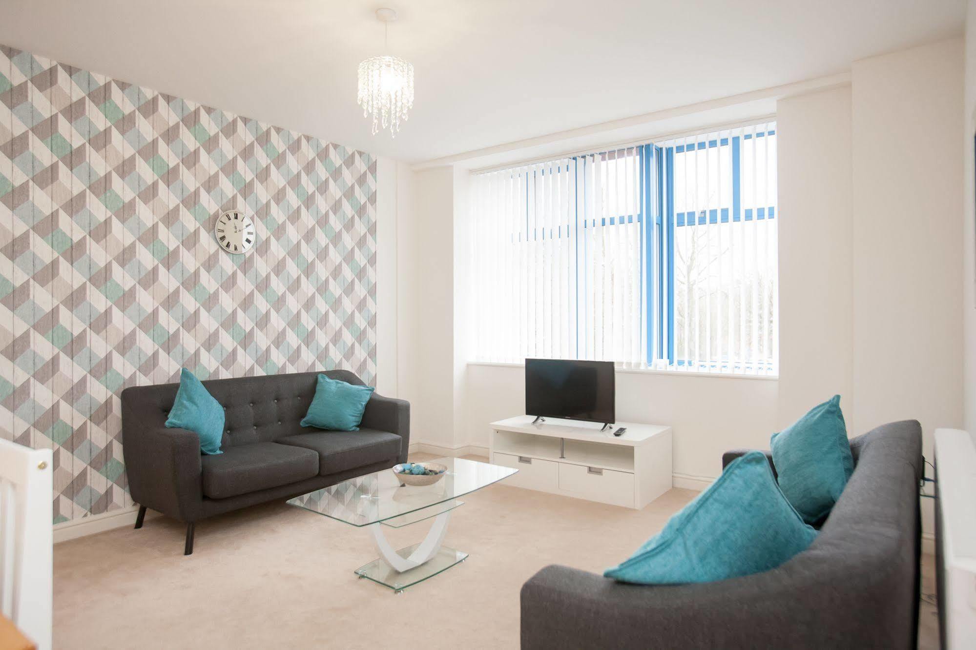 Hamilton Grace - Wessex Court 4*