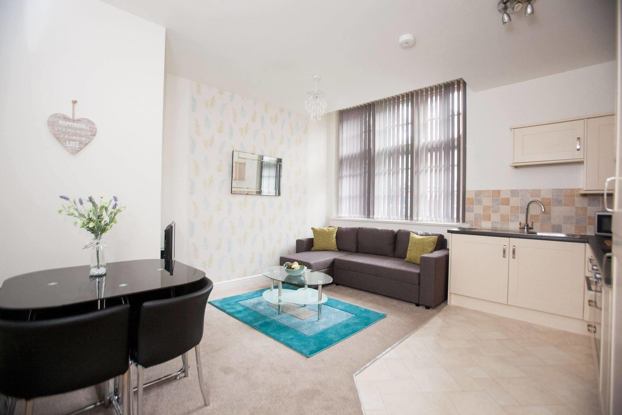 Hamilton Grace - Wessex Court 4* Swindon