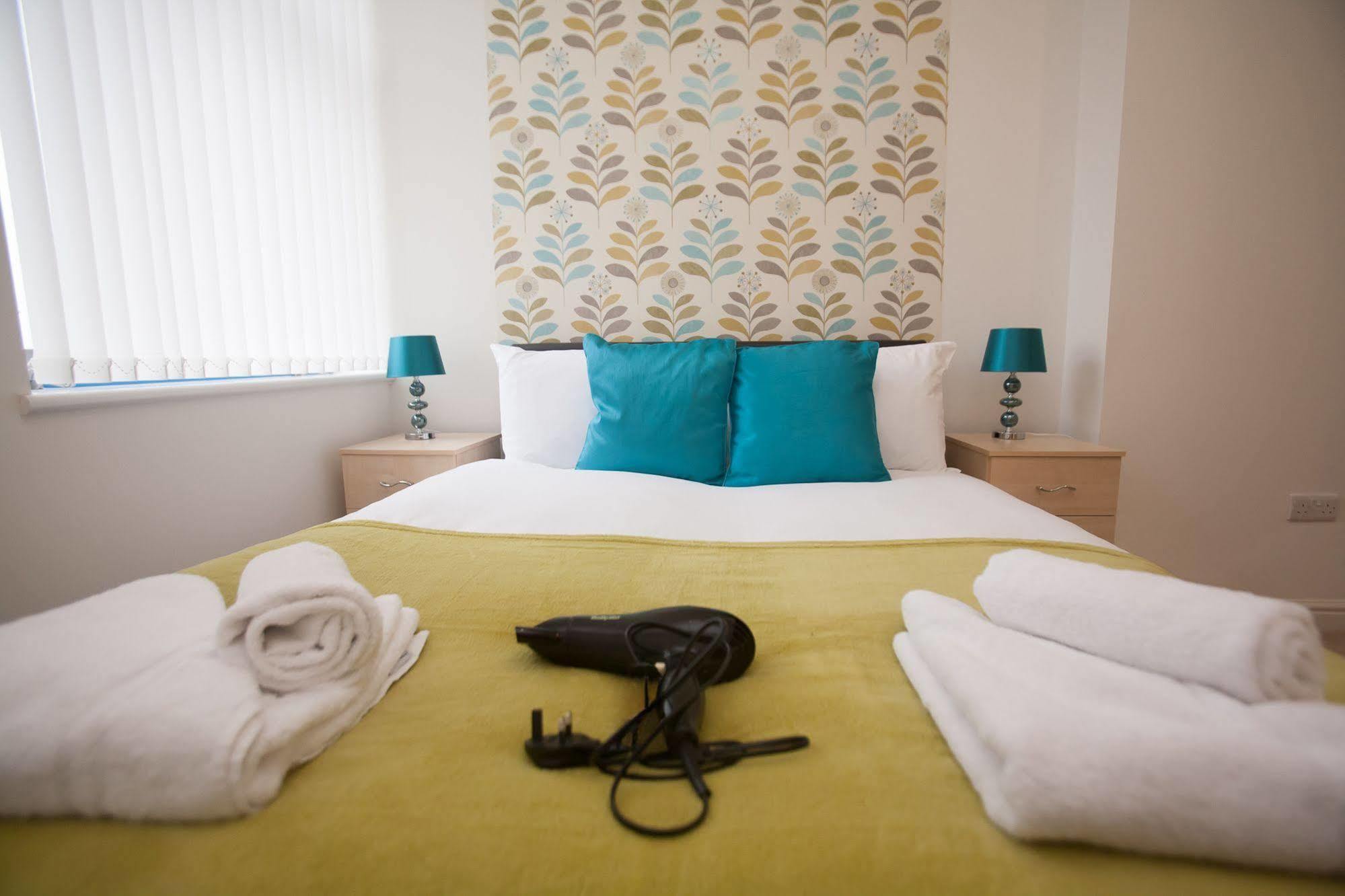 Hamilton Grace - Wessex Court Hotel Swindon