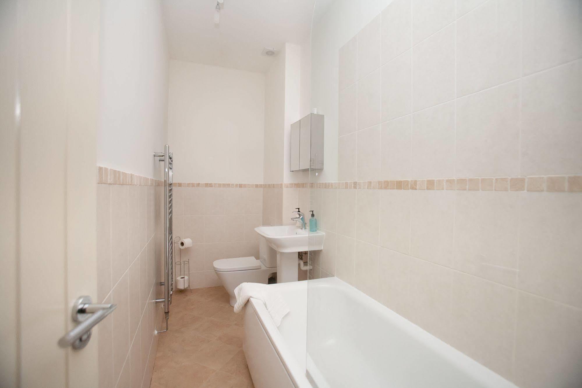 Hotel Hamilton Grace - Wessex Court Swindon