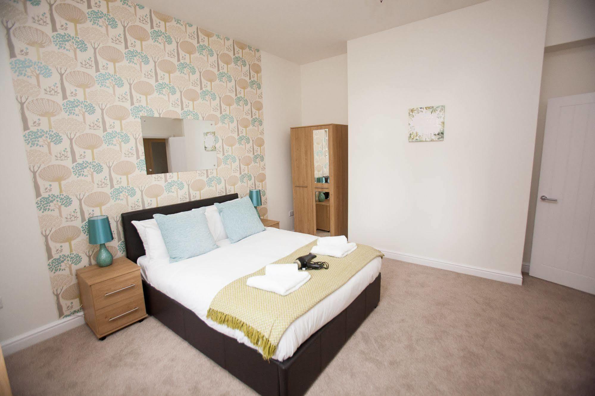 Hamilton Grace - Wessex Court Hotel