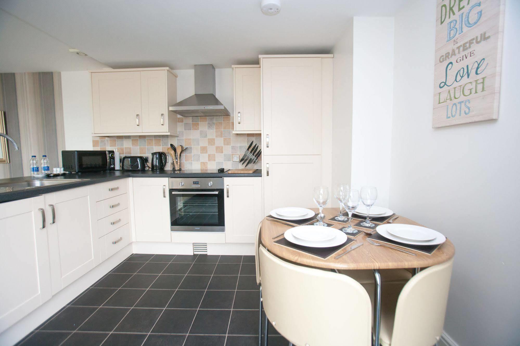 Hamilton Grace - Wessex Court Hotel 4*