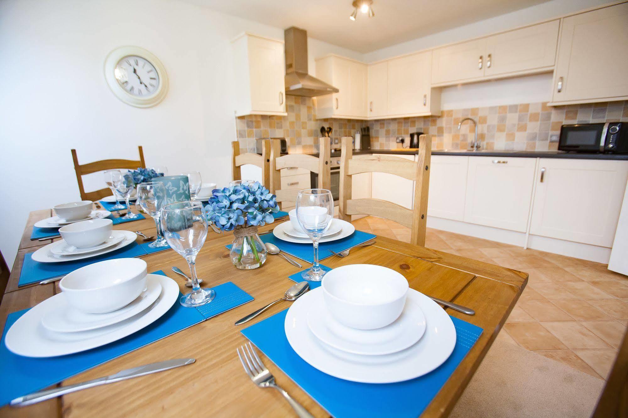 Hamilton Grace - Wessex Court 4*