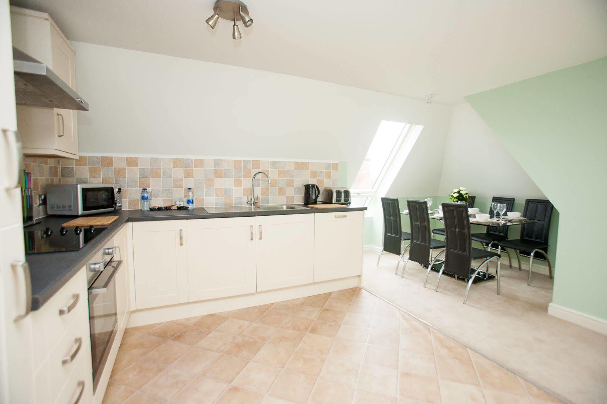 Hamilton Grace - Wessex Court 4*