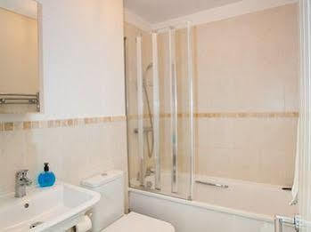 Hamilton Grace - Wessex Court Hotel 4*
