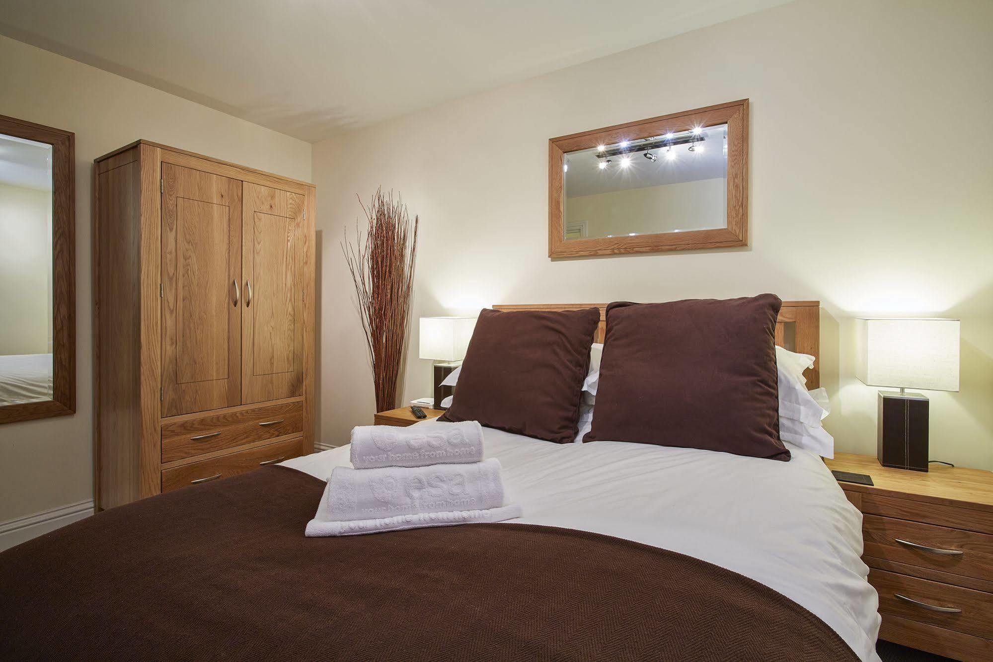 Swan Place Apartments By Viridian Apartments * Swindon