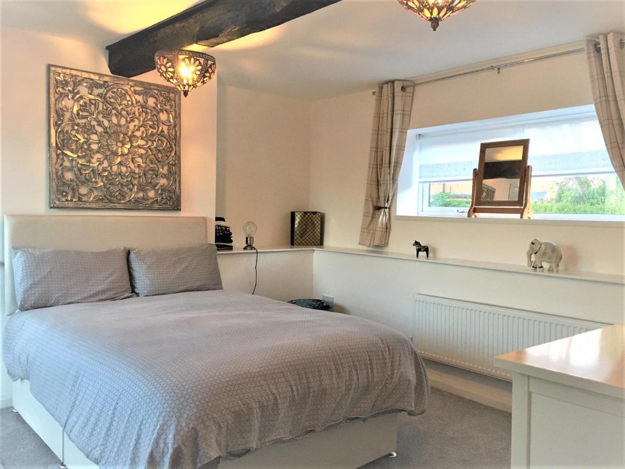 Boxwood Guest House. Bed & Breakfast Swindon