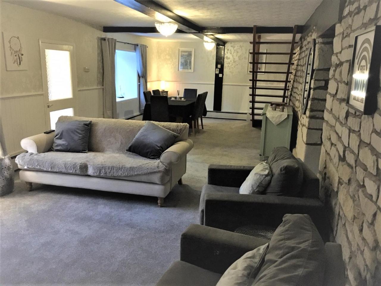 Boxwood Guest House. Swindon
