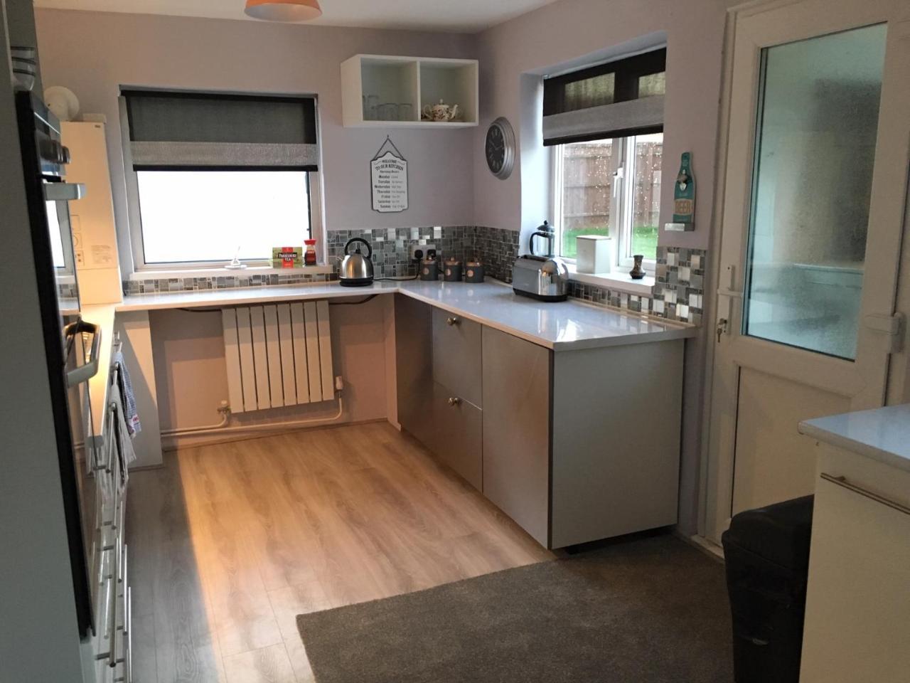 Boxwood Guest House. * Swindon