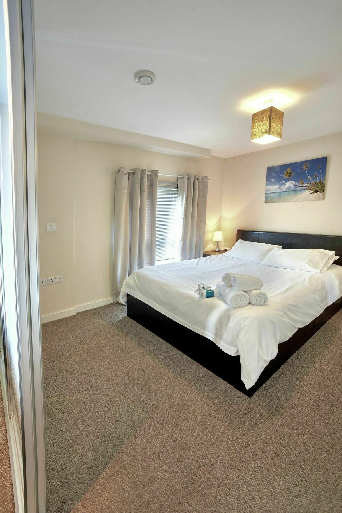 Apartment Paramount