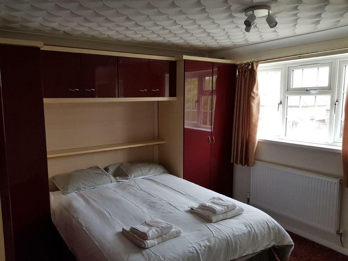 Spacious 5 Bedroom House - Sleeps Up To 10